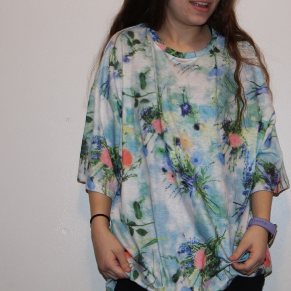Floral Oversized Tee - Picture 3 of 4
